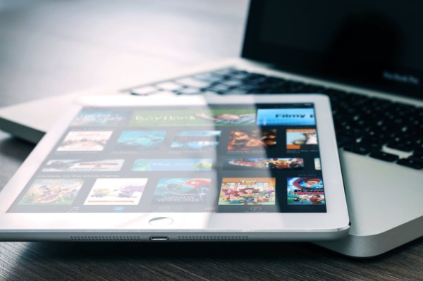 How Movie Piracy Works—and How to Use Blockchain to Prevent it
